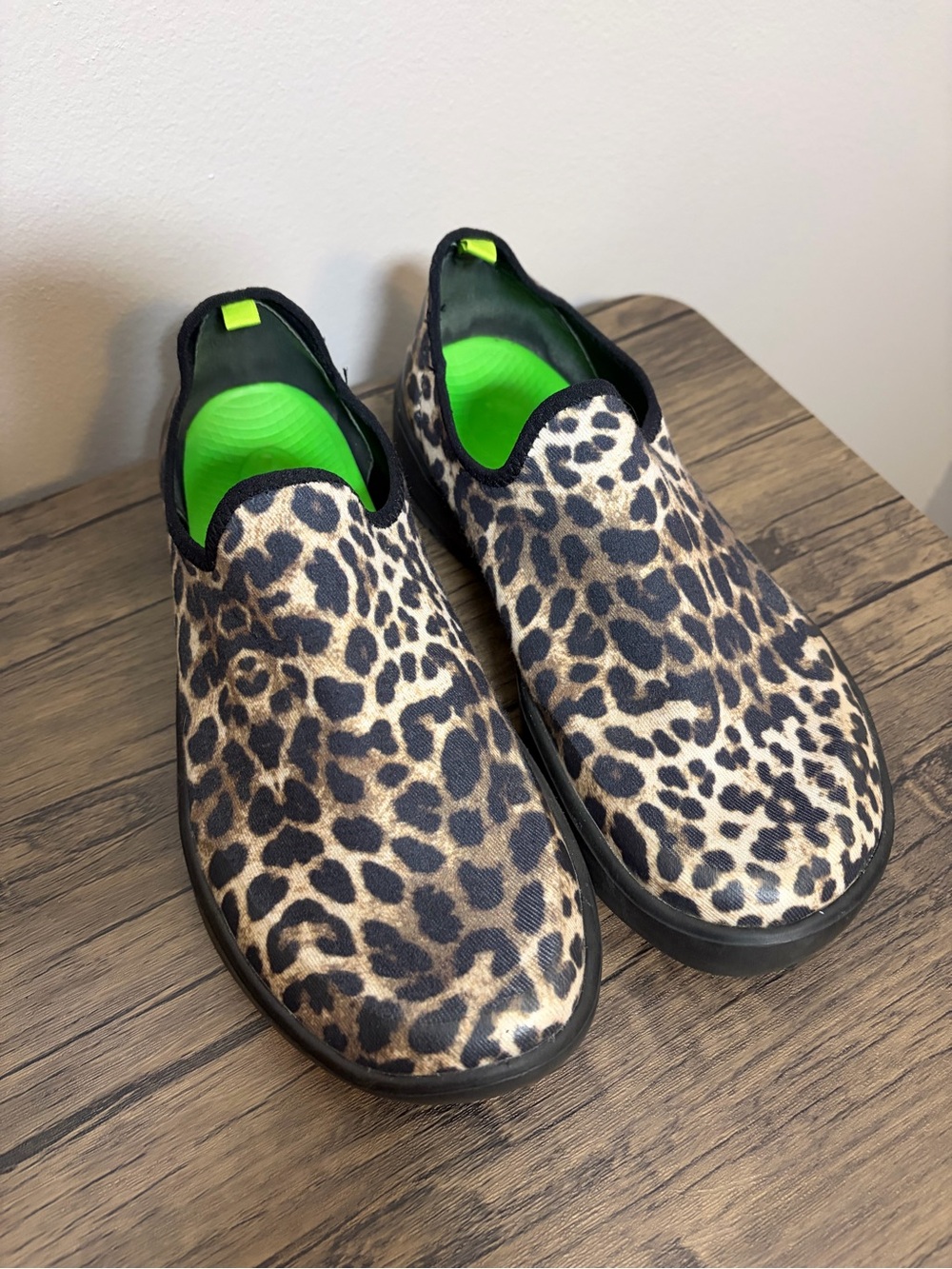 Oofos OOmg eeZee Women’s Size 9 EU 40 Shoes Cheetah Black Sole Recovery Sneaker